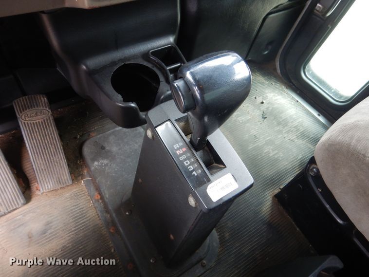 image for item FK9385 2006 Peterbilt 335  box truck