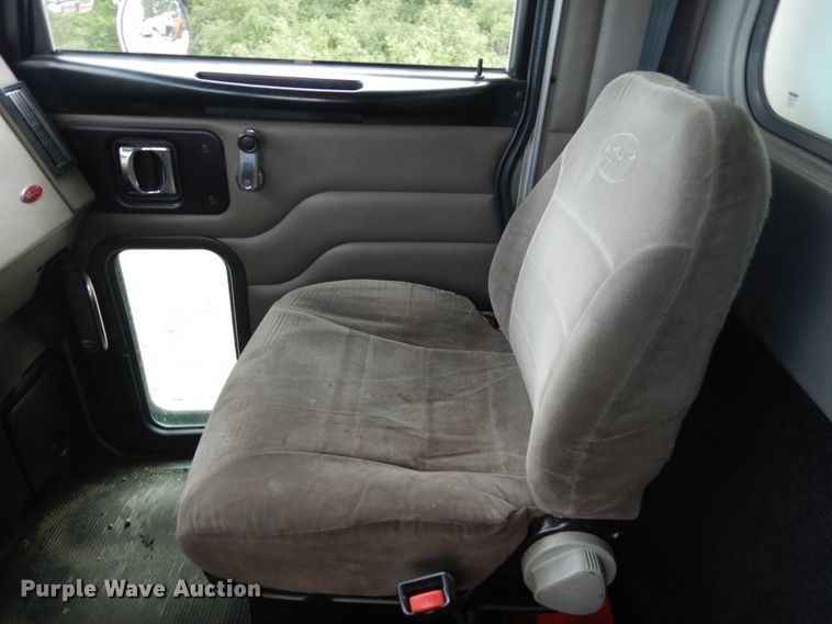 image for item FK9385 2006 Peterbilt 335  box truck