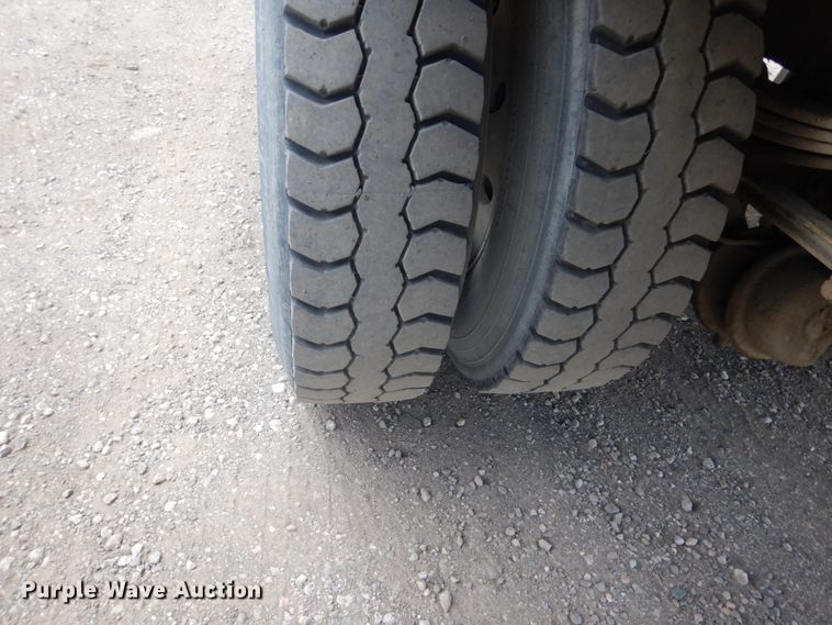 image for item FK9385 2006 Peterbilt 335  box truck