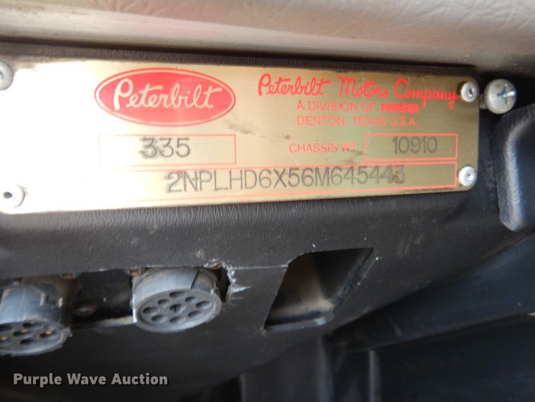 image for item FK9385 2006 Peterbilt 335  box truck