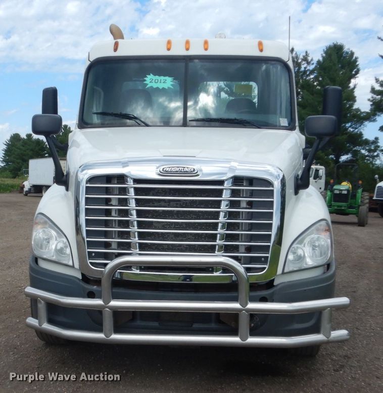 image for item FK9386 2012 Freightliner Cascadia  semi truck
