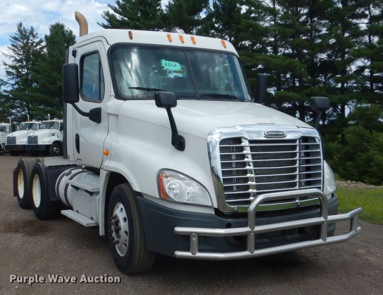 image for item FK9386 2012 Freightliner Cascadia  semi truck