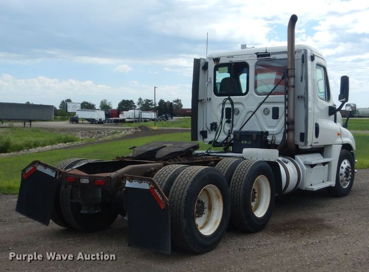 image for item FK9386 2012 Freightliner Cascadia  semi truck
