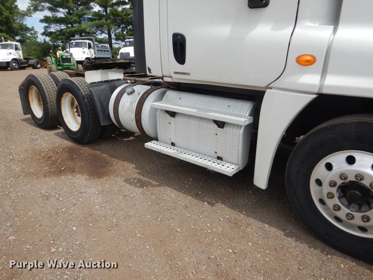 image for item FK9386 2012 Freightliner Cascadia  semi truck