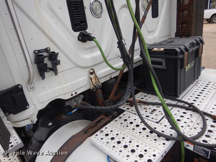 image for item FK9386 2012 Freightliner Cascadia  semi truck