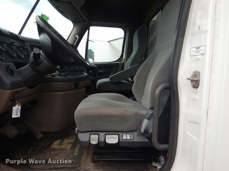 image for item FK9386 2012 Freightliner Cascadia  semi truck