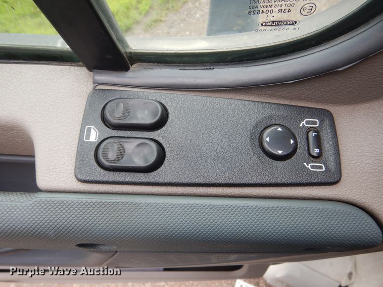 image for item FK9386 2012 Freightliner Cascadia  semi truck