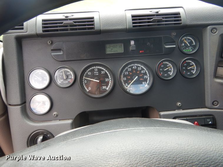 image for item FK9386 2012 Freightliner Cascadia  semi truck