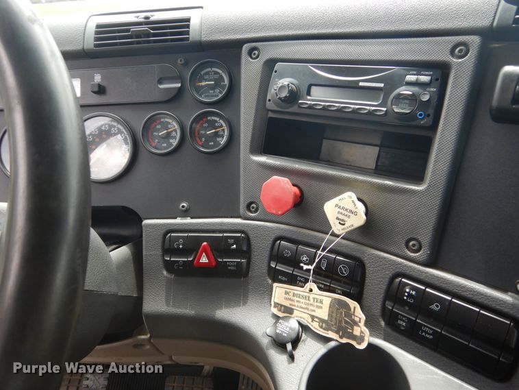 image for item FK9386 2012 Freightliner Cascadia  semi truck