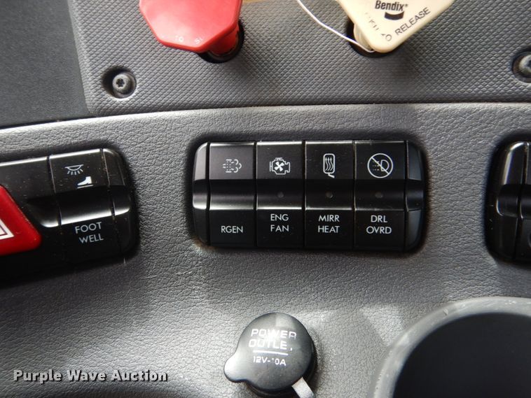 image for item FK9386 2012 Freightliner Cascadia  semi truck