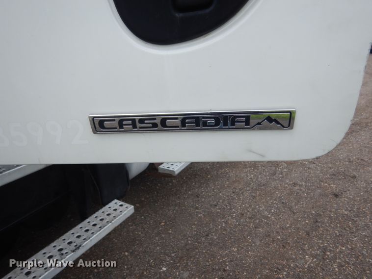 image for item FK9386 2012 Freightliner Cascadia  semi truck