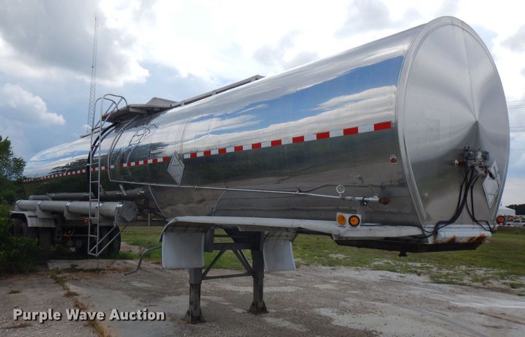 image for item FN9302 1987 Bar-Bel Fab Co. tank trailer