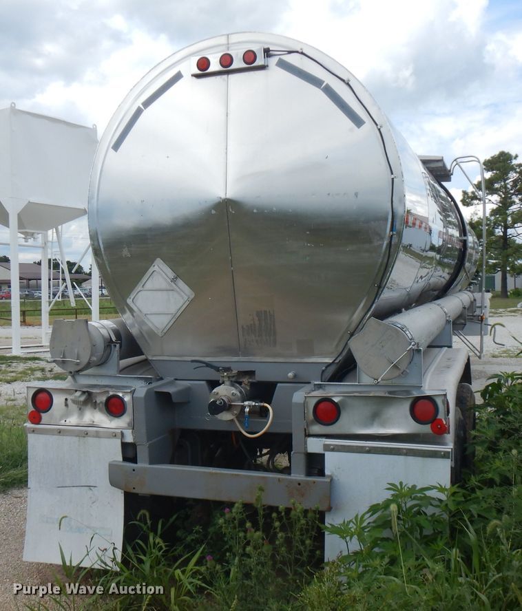 image for item FN9302 1987 Bar-Bel Fab Co. tank trailer