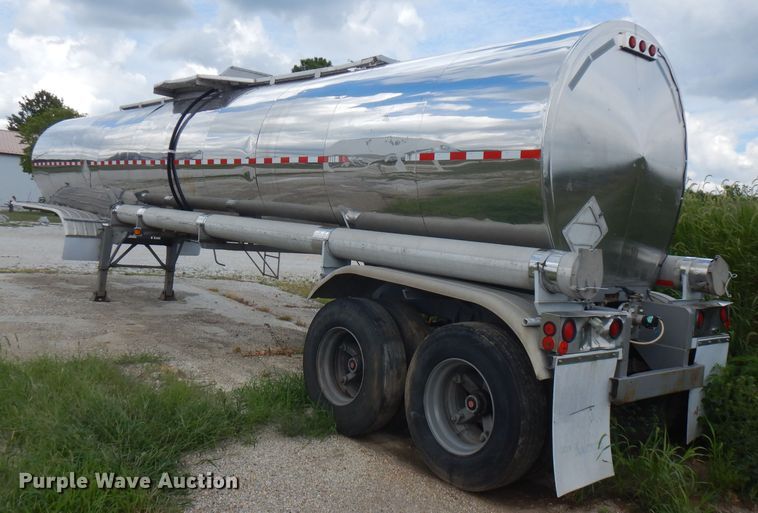 image for item FN9302 1987 Bar-Bel Fab Co. tank trailer