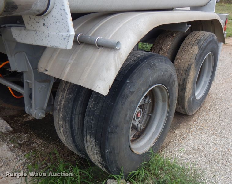 image for item FN9302 1987 Bar-Bel Fab Co. tank trailer