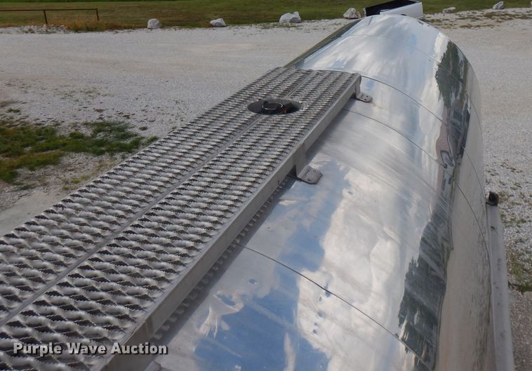 image for item FN9302 1987 Bar-Bel Fab Co. tank trailer