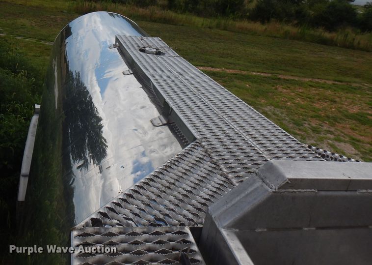 image for item FN9302 1987 Bar-Bel Fab Co. tank trailer