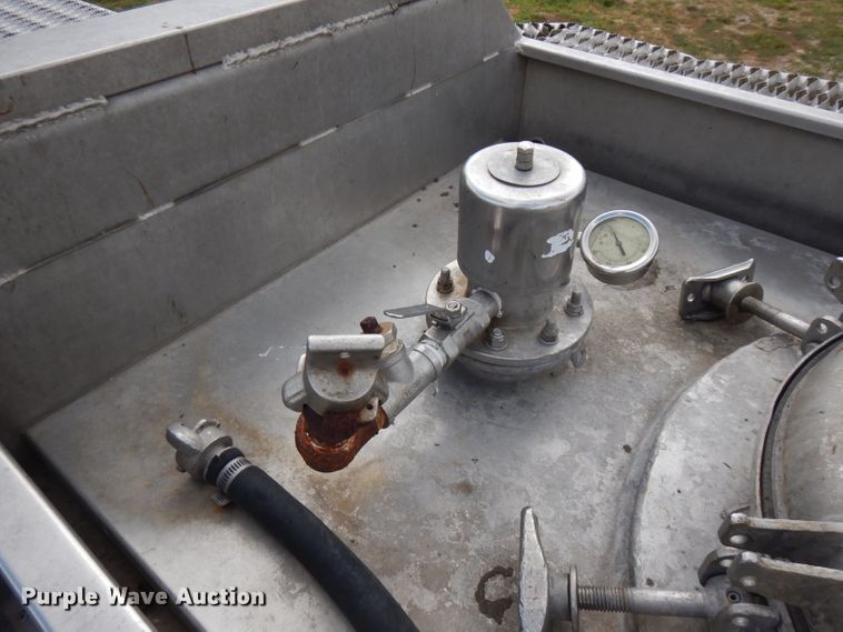 image for item FN9302 1987 Bar-Bel Fab Co. tank trailer