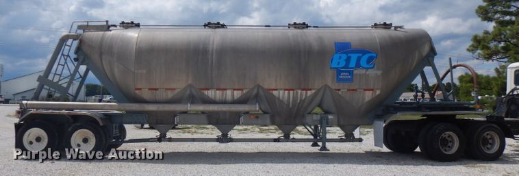 image for item FN9304 1984 Fruehauf pneumatic dry bulk trailer