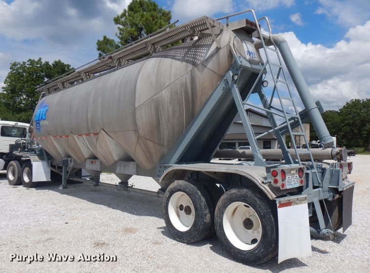 image for item FN9304 1984 Fruehauf pneumatic dry bulk trailer