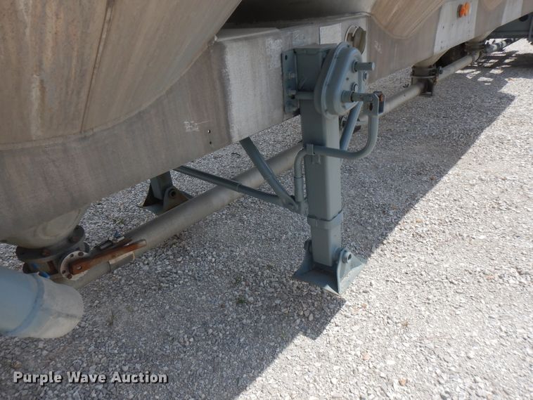 image for item FN9304 1984 Fruehauf pneumatic dry bulk trailer