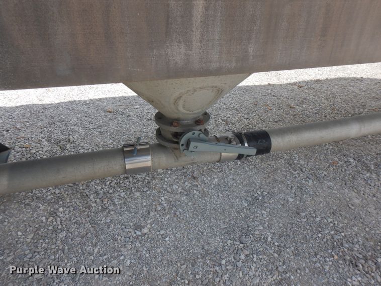 image for item FN9304 1984 Fruehauf pneumatic dry bulk trailer