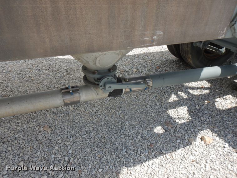 image for item FN9304 1984 Fruehauf pneumatic dry bulk trailer