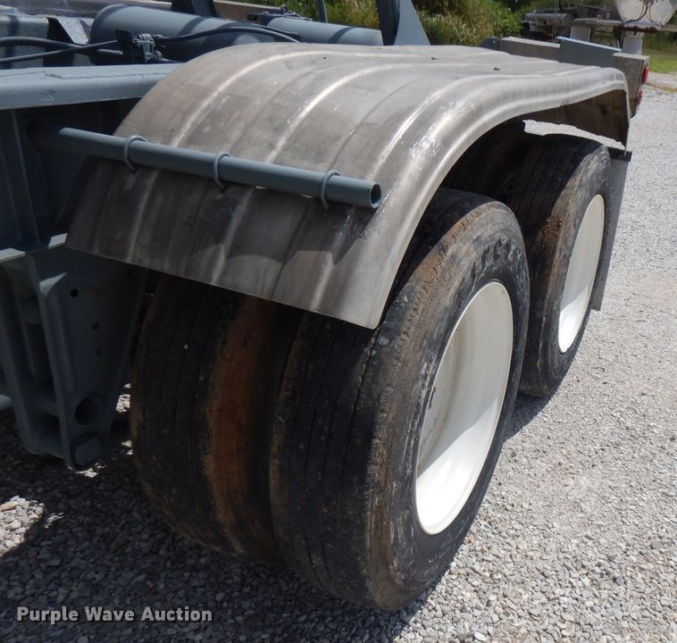 image for item FN9304 1984 Fruehauf pneumatic dry bulk trailer