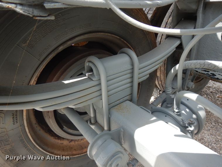 image for item FN9304 1984 Fruehauf pneumatic dry bulk trailer