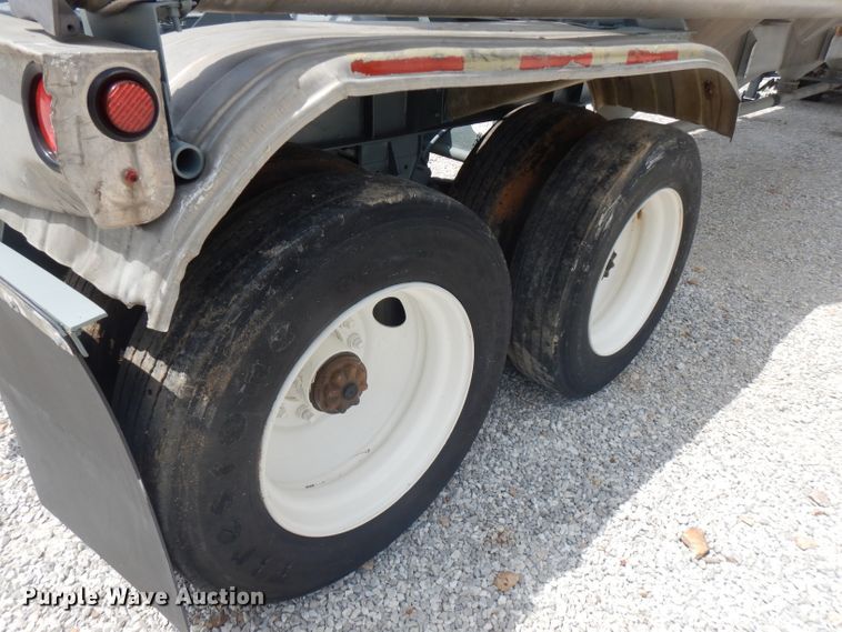 image for item FN9304 1984 Fruehauf pneumatic dry bulk trailer