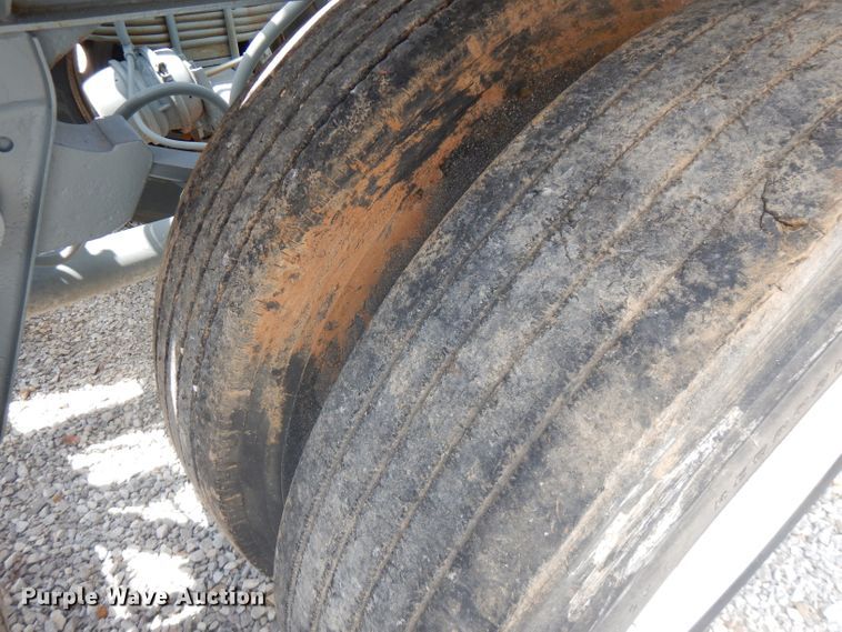 image for item FN9304 1984 Fruehauf pneumatic dry bulk trailer