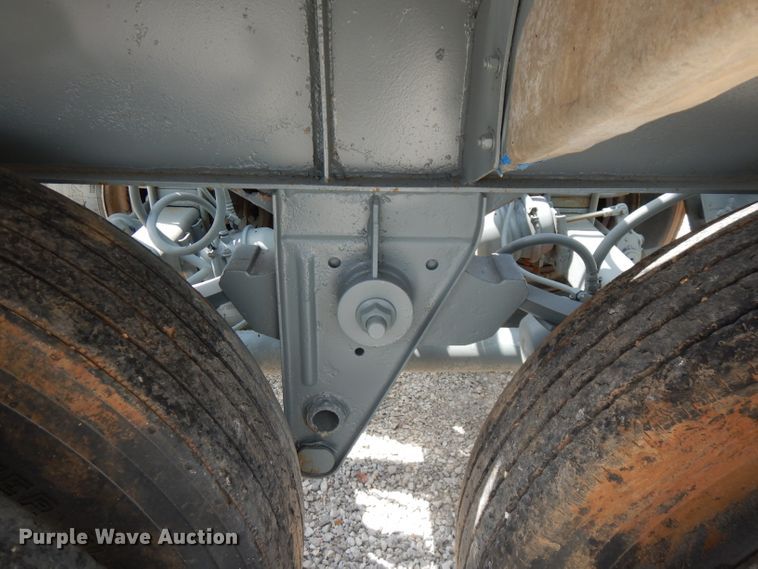 image for item FN9304 1984 Fruehauf pneumatic dry bulk trailer