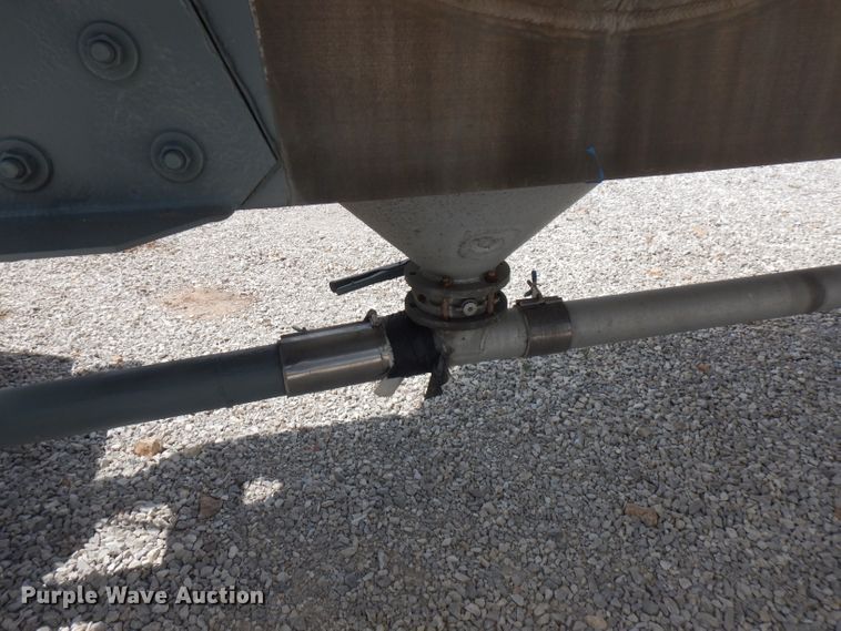 image for item FN9304 1984 Fruehauf pneumatic dry bulk trailer