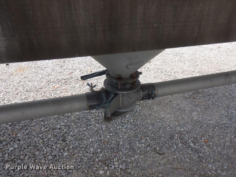 image for item FN9304 1984 Fruehauf pneumatic dry bulk trailer