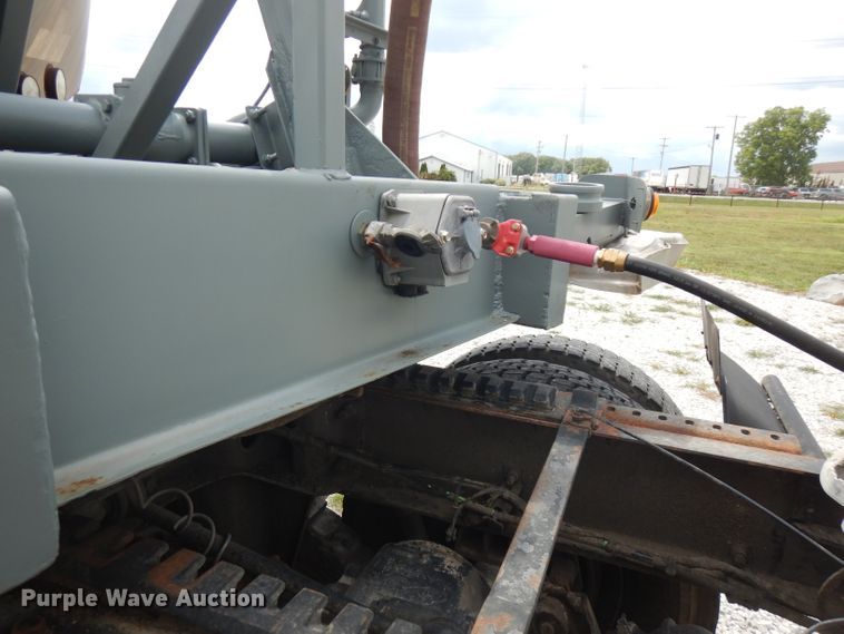 image for item FN9304 1984 Fruehauf pneumatic dry bulk trailer