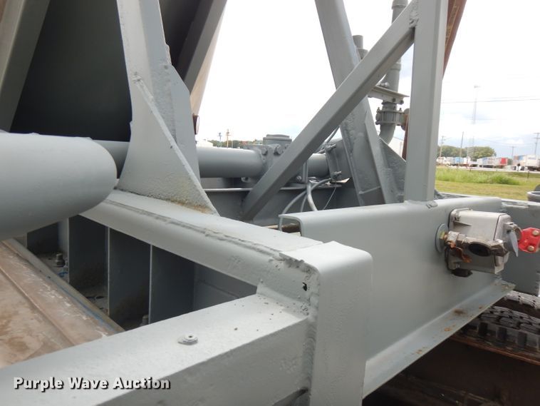 image for item FN9304 1984 Fruehauf pneumatic dry bulk trailer