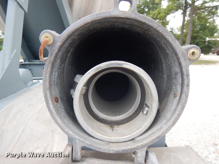 image for item FN9304 1984 Fruehauf pneumatic dry bulk trailer