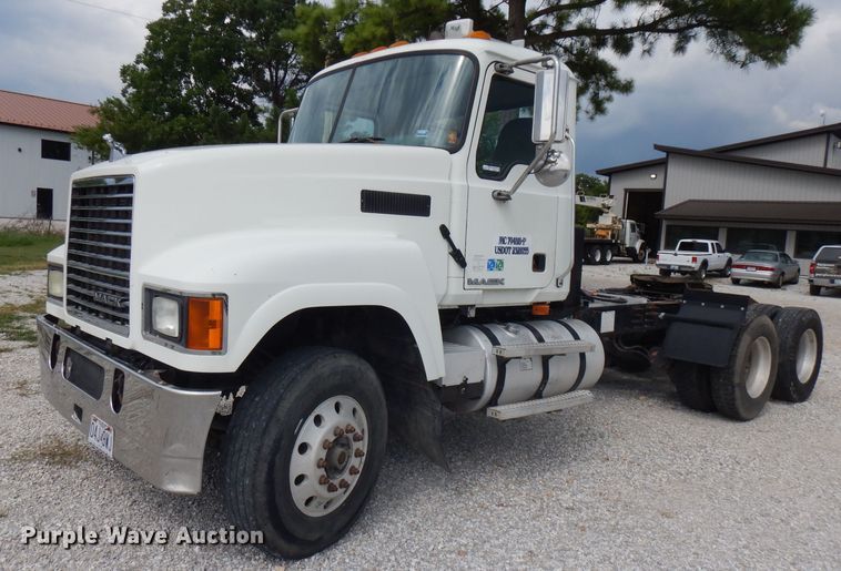 image for item FN9306 2008 Mack CHU  semi truck