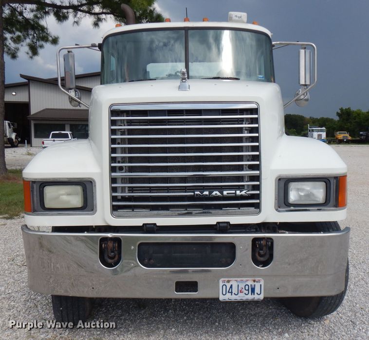 image for item FN9306 2008 Mack CHU  semi truck