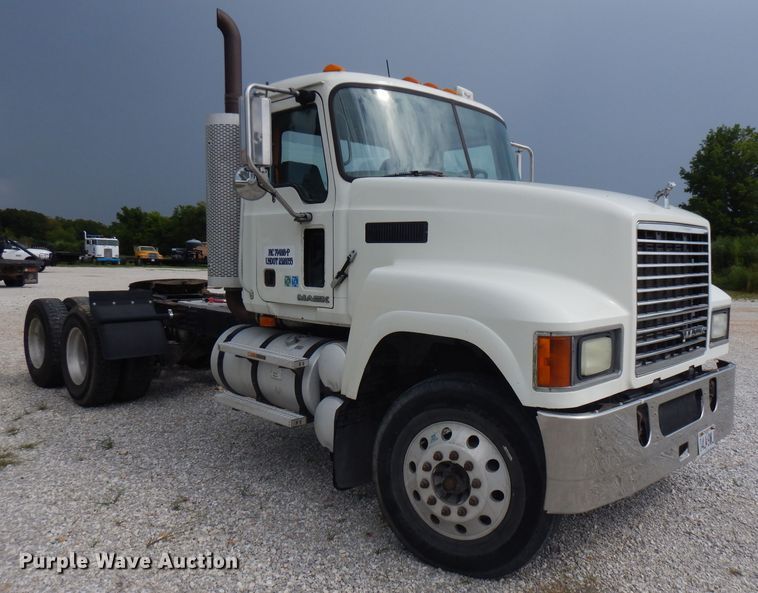 image for item FN9306 2008 Mack CHU  semi truck