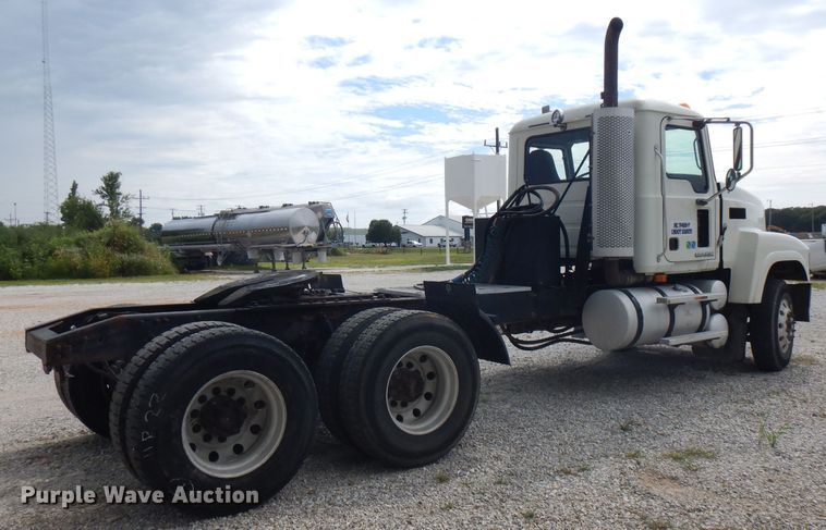 image for item FN9306 2008 Mack CHU  semi truck