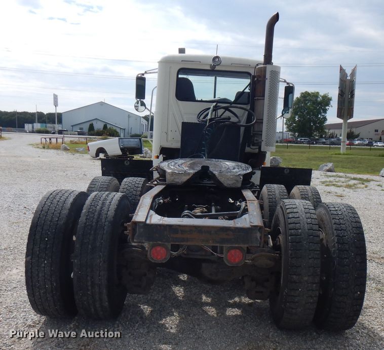 image for item FN9306 2008 Mack CHU  semi truck