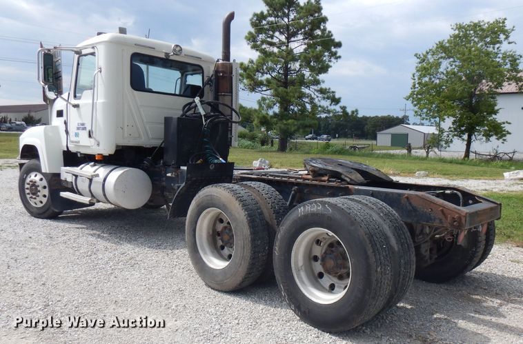 image for item FN9306 2008 Mack CHU  semi truck