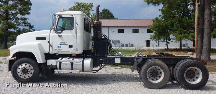 image for item FN9306 2008 Mack CHU  semi truck