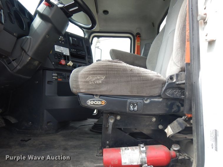 image for item FN9306 2008 Mack CHU  semi truck