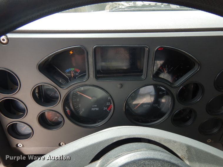 image for item FN9306 2008 Mack CHU  semi truck