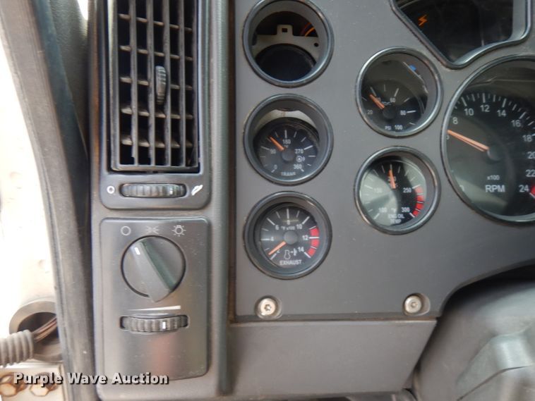 image for item FN9306 2008 Mack CHU  semi truck