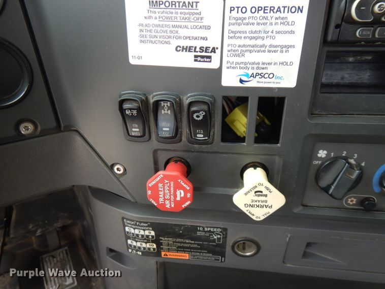 image for item FN9306 2008 Mack CHU  semi truck