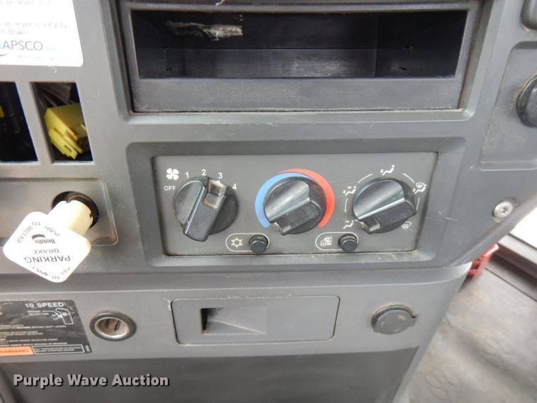 image for item FN9306 2008 Mack CHU  semi truck