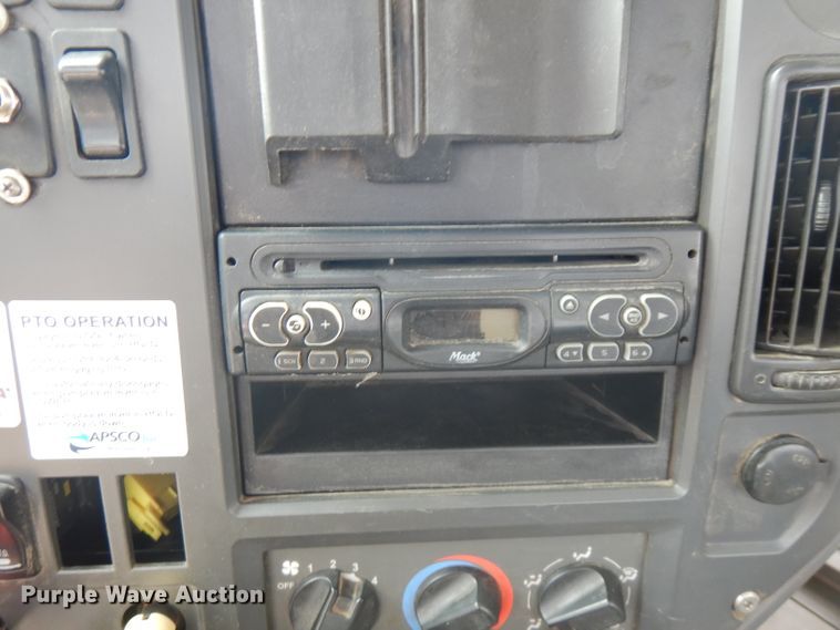 image for item FN9306 2008 Mack CHU  semi truck